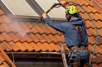 Démoussage et hydrofuge de toiture à Châteaulin